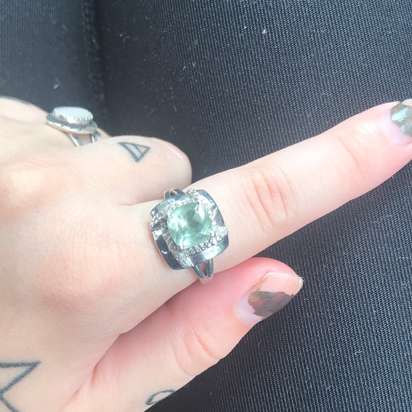 Silver Ring with Peridot and Diamonds - Picture 1 of 3